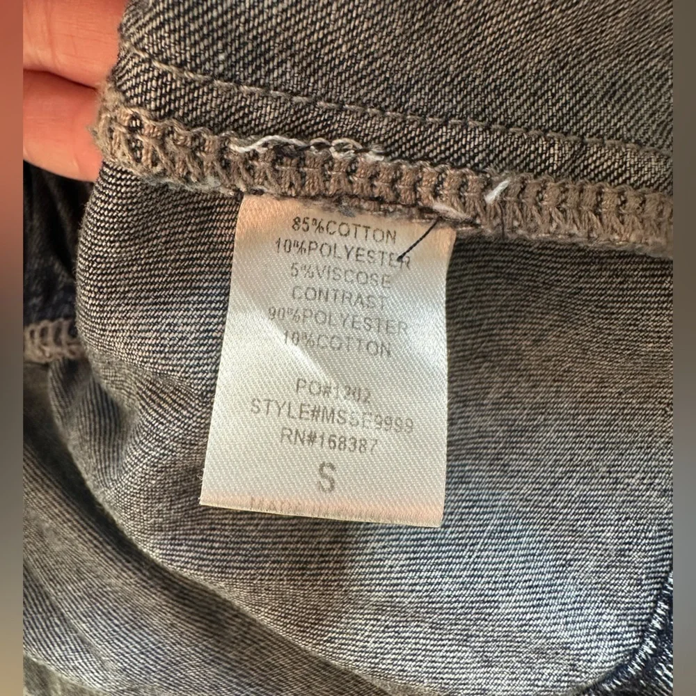 Mulla $99+ Button Collared Vest Style Top - Picture 3 of 5